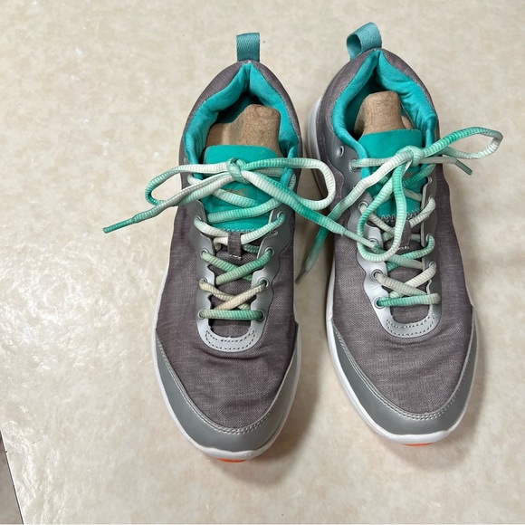 Vionic Agile Fyn Sneakers - Picture 2 of 10